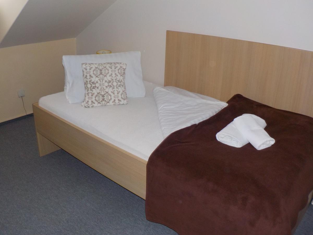 Hotel Krivan Kysucke Nove Mesto Ruang foto