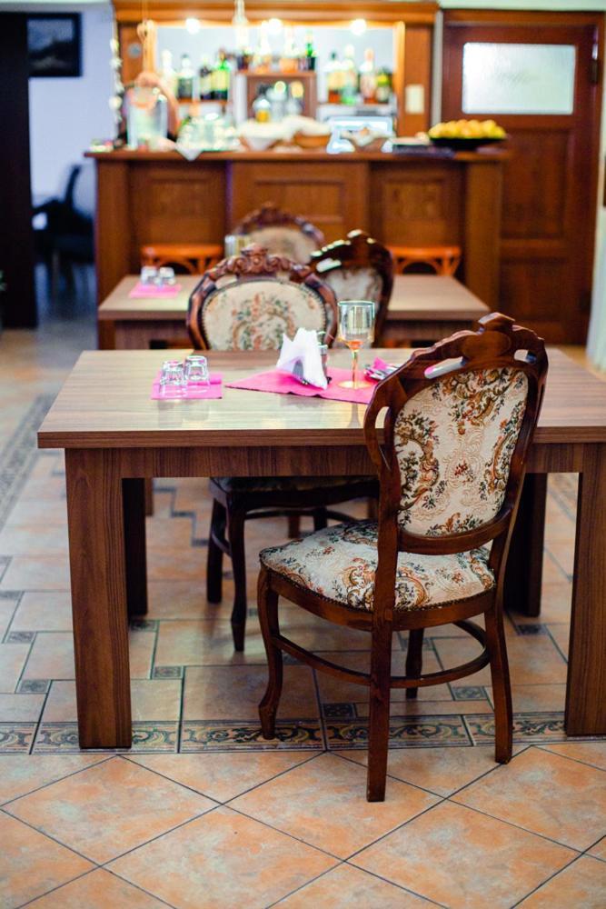 Hotel Krivan Kysucke Nove Mesto Bagian luar foto